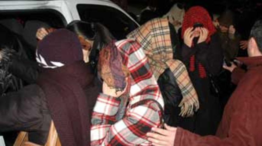 Yeni a&ccedil;ılan kumarhaneye şok baskın