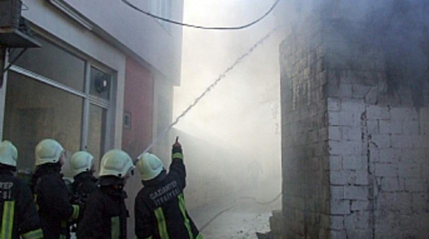 Tarihi hamamda yangın: