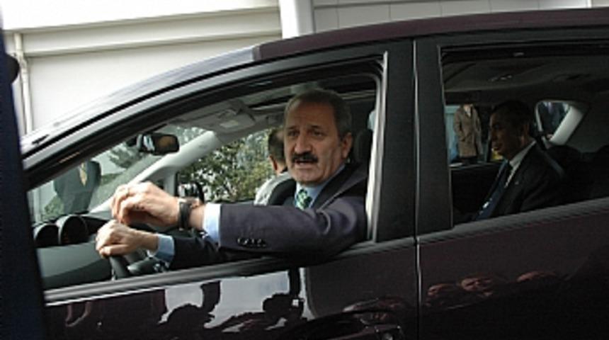 Bakan &Ccedil;ağlayan'dan otomotiv sekt&ouml;r&uuml;ne teşvik m&uuml;jdesi