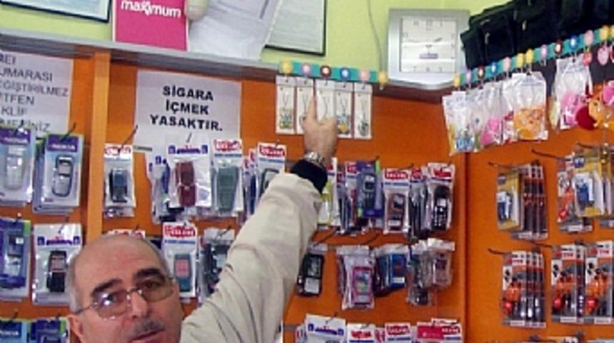 Cep telefonu hırsızı g&uuml;venlik kameralarına yakalandı
