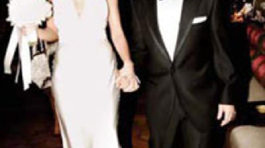 Mustafa Sandal'ın d&uuml;ğ&uuml;n&uuml;nden ilk fotoğraf