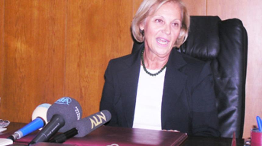 Tansel &Ccedil;&ouml;laşan'a beyin ameliyatı