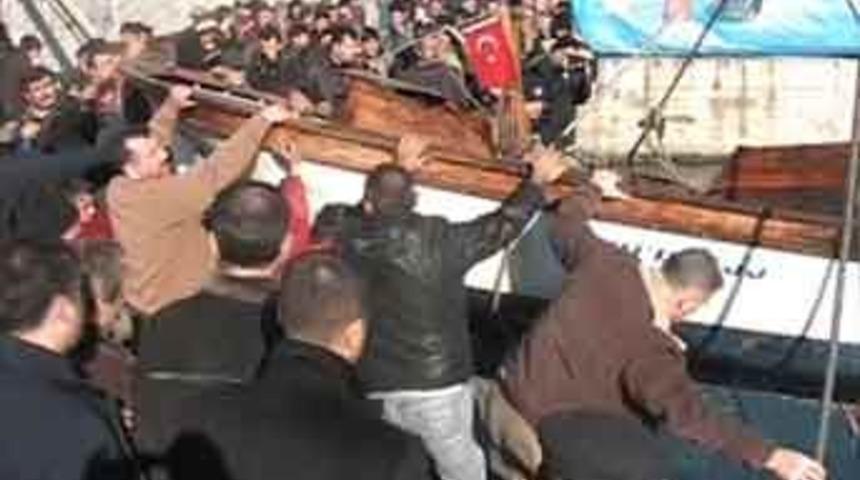 Kaybolan balık&ccedil;ı baba-oğulun sandalı bulundu