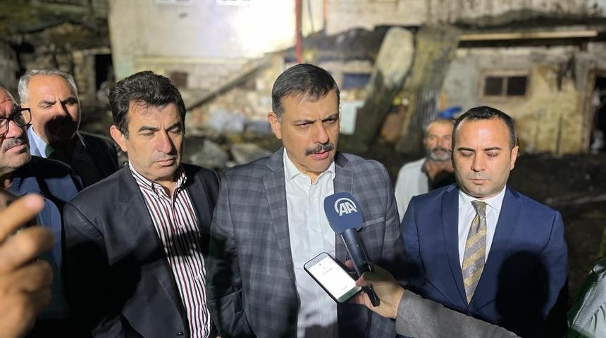 Erzurum'da çıkan yangında 7 ev, 8 ahır kullanılamaz hale geldi