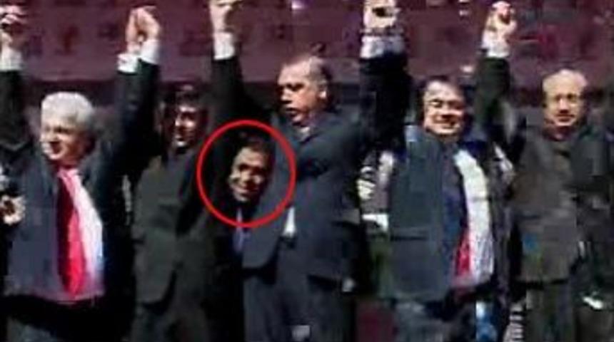 O kafa sandıktan &ccedil;ıktı mı?