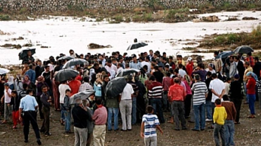 İskenderunda sel sularına kapılan şahsın cesedi bulundu