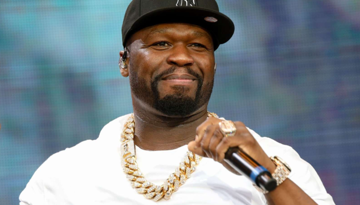 Dünyaca ünlü rapçi 50 Cent sahnede mikrofonu fırlattı! Seyirci kadının kafasını yardı