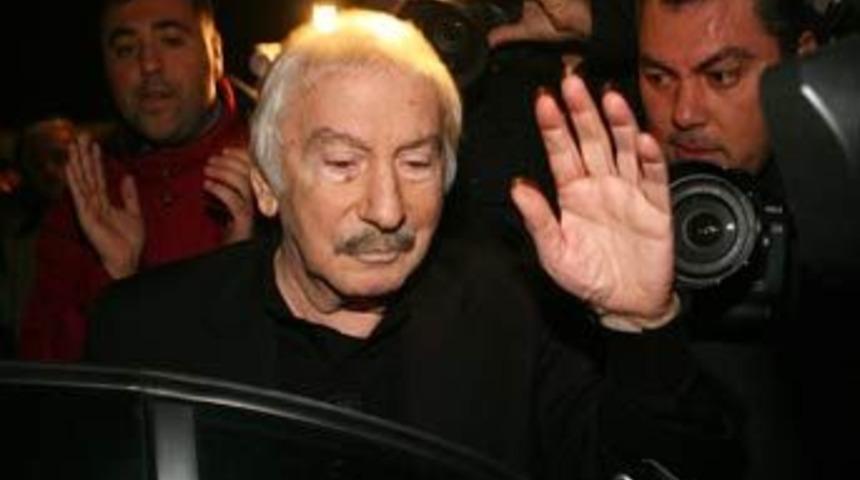 İlhan Sel&ccedil;uk kalp spazmı ge&ccedil;irdi