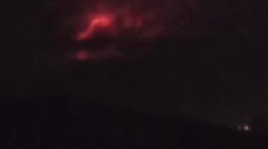 Kocaeli’de elektrik fırtınası geceyi aydınlattı