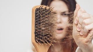 Saçları seyrelenler dikkat! Avuç avuç dökülen saçların sebebi meğer buymuş, hemen önüne geçin