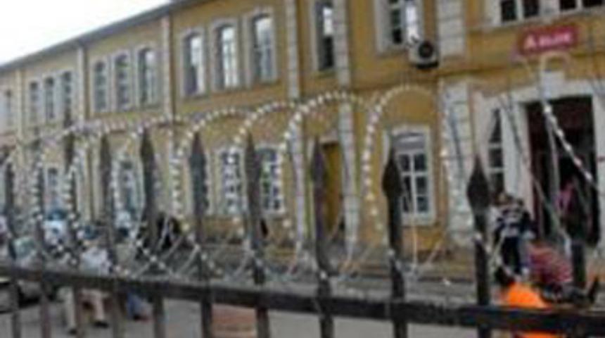 Narkotik polisi Beyoğlu Adliyesi'ni bastı!