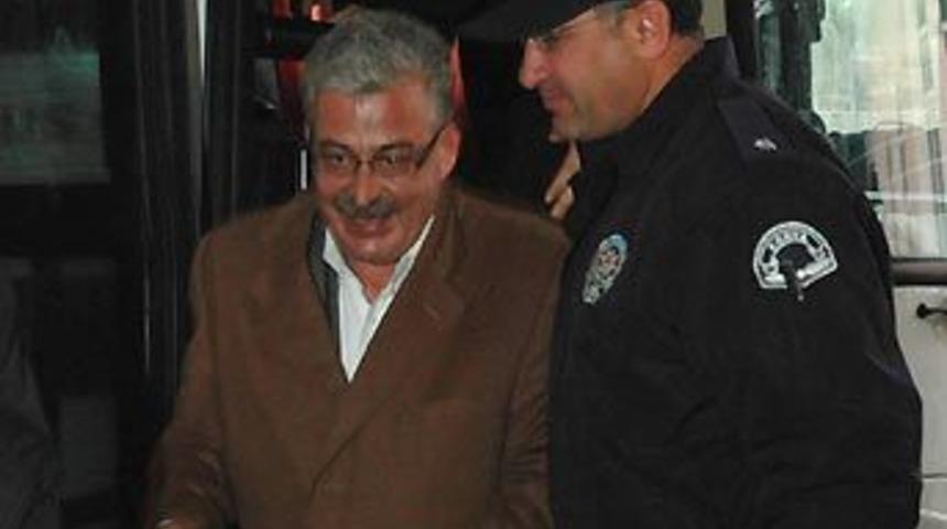 Rekt&ouml;r Okudan Adana Adliyesi'ne getirildi