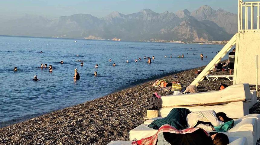 'Burada yatan yüzlerce insan görebilirsiniz' Dünyaca ünlü sahil açık hava oteline dönüştü! 'Gece 00.00’dan sonra...'