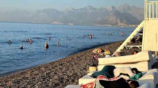 'Burada yatan yüzlerce insan görebilirsiniz' Dünyaca ünlü sahil açık hava oteline dönüştü! 'Gece 00.00’dan sonra...'