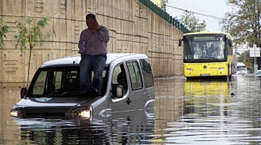 Bursa sokakları Venedik'e d&ouml;nd&uuml;