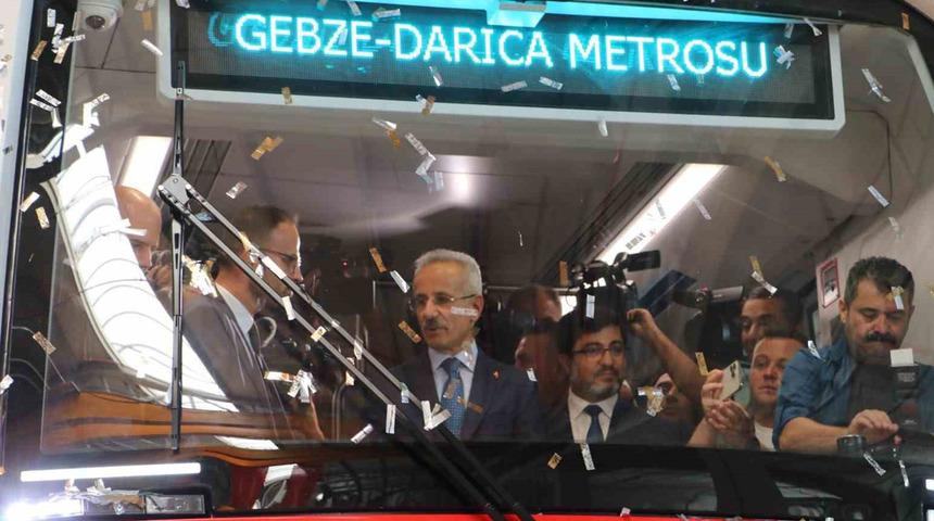 Yerli ve milli sürücüsüz ilk metro aracı Ulaştırma ve Altyapı Bakanlığına teslim edildi! "Bundan sonra..."