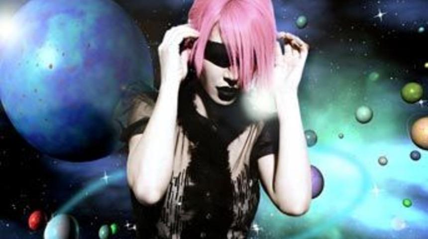 Hande Yener'e eşcinsellerden b&uuml;y&uuml;k tepki