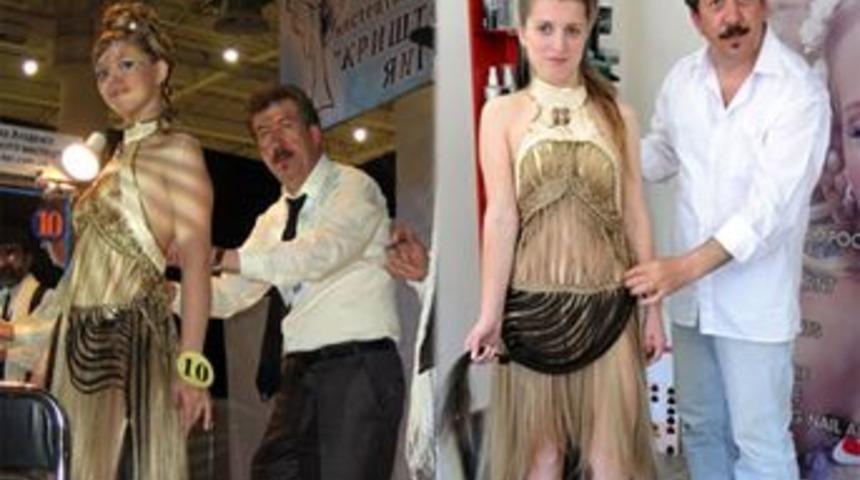 Sa&ccedil;tan elbise yaptı