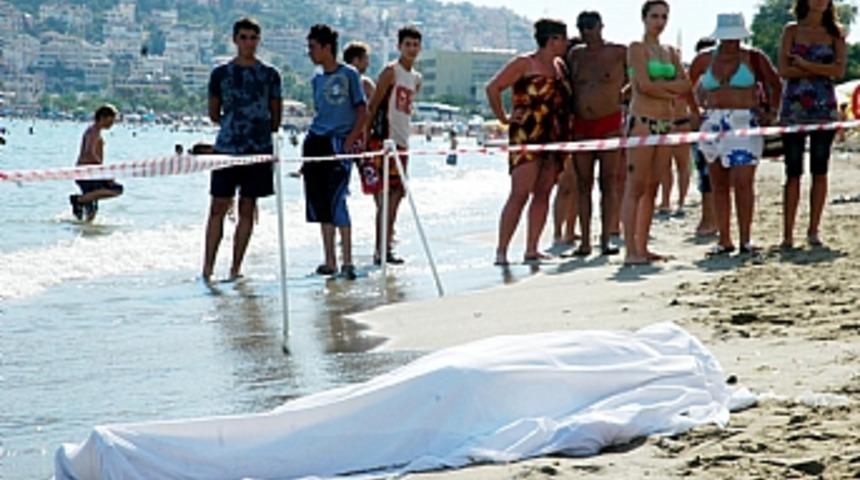 Hukuk &ouml;ğrencisi serinlemek i&ccedil;in girdiği denizde boğuldu   