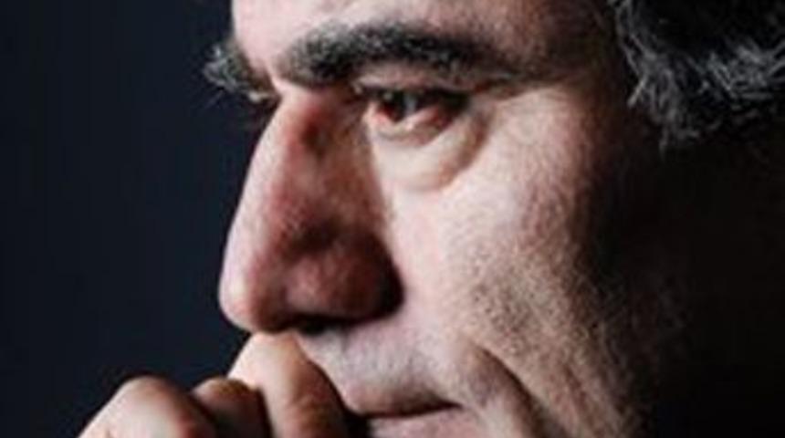 Dink i&ccedil;in Agos gazetesi &ouml;n&uuml;nde t&ouml;ren