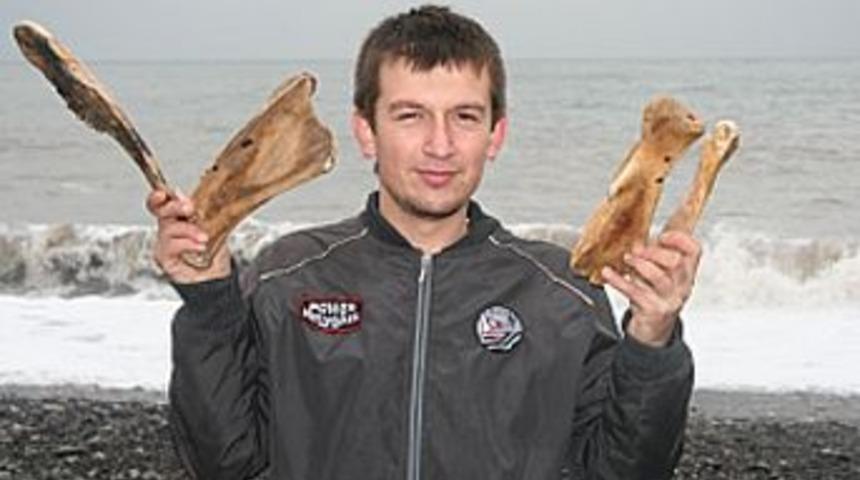 Esrarengiz kemikler sahile vurdu