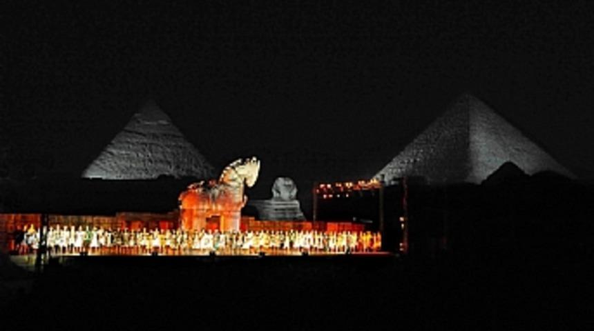 Piramitlerin &ouml;n&uuml;nde Anadolu Ateşi