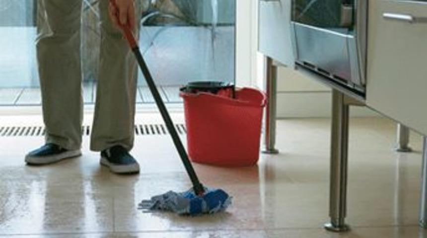 Temizlik yapan kocasını boşadı