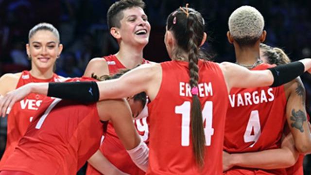SON DAKİKA: Filenin Sultanları'nı İtalya da durduramadı! A Milli Kadın Voleybol Takımı yarı finalde İtalya'yı 3-2 mağlup ederek 2023 CEV Avrupa Şampiyonası'nda finale yükseldi