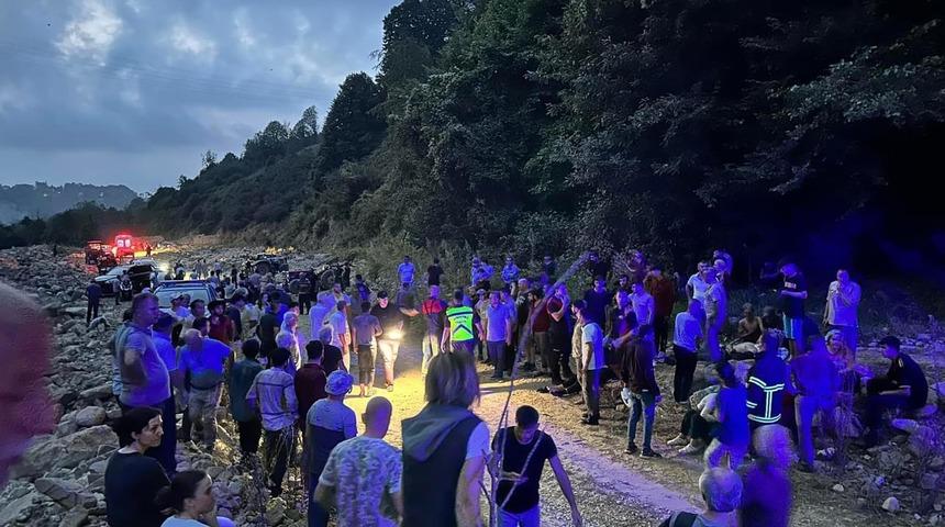 Traktör devrildi! Fındık işçileri yola savruldu: 1'i ağır 16 yaralı