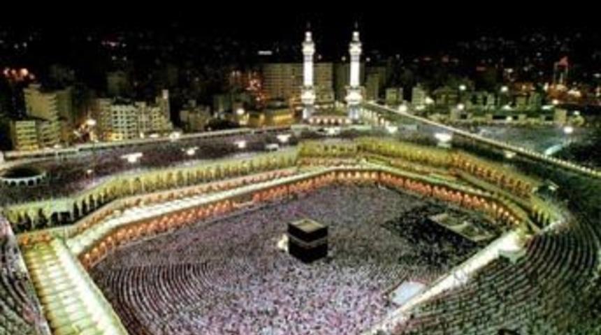 Mekke'de 200 cami kıbleyi şaşırmış