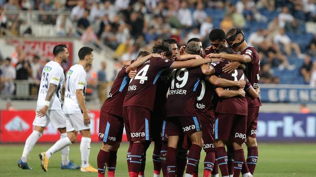 Kasımpaşa evinde ağır yaralı! Trabzonspor Beşiktaş derbisi öncesi deplasmanda 5-1 kazandı, moral depoladı