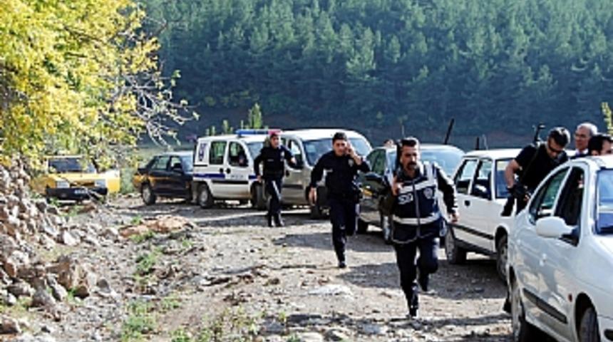 Ter&ouml;ristlerin yakalanması i&ccedil;in operasyonlar s&uuml;r&uuml;yor