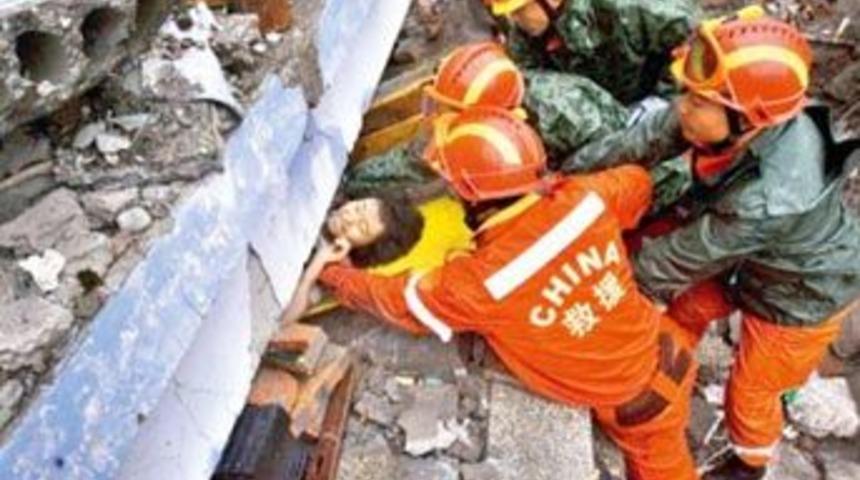 &Ccedil;in'deki deprem'de &ouml;l&uuml; sayısı 40 bine yaklaştı