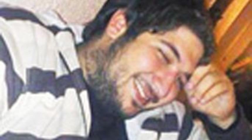 Sevgilisinin g&ouml;z&uuml; &ouml;n&uuml;nde &ouml;ld&uuml;r&uuml;ld&uuml;