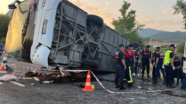 Denizli’de katliam gibi kaza! Bariyerleri yıkıp karşı şeride geçti: 6 ölü, 43 yaralı... Kamyon şoförünün ifadesi ortaya çıktı