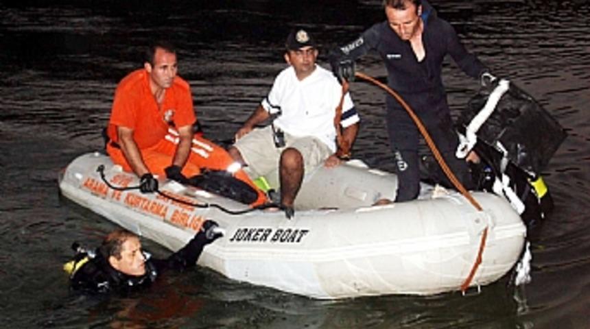 Serinlemek i&ccedil;in g&ouml;lete giren gen&ccedil; boğuldu