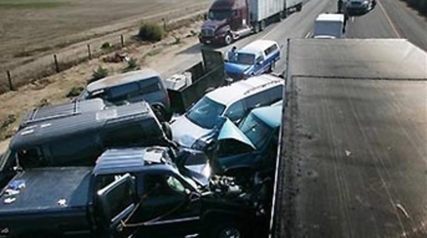 Sivas'ta trafik kazası: 4 &ouml;l&uuml;, 7 yaralı