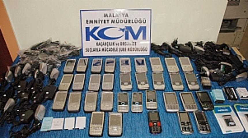 Malatya'da ka&ccedil;ak cep telefonu operasyonu