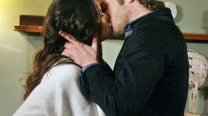 Yasak aşkı başlatan &ouml;p&uuml;c&uuml;k!