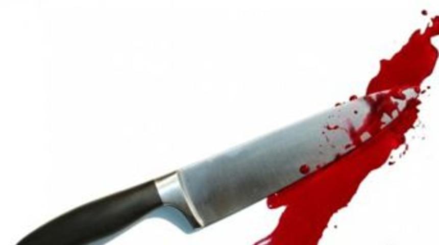 Kadın gazeteciyi kestiler!