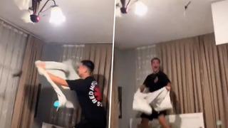 Sosyal medyada gündem yaratan anlar! Eve giren yarasayı havluyla kovmaya çalıştı... Ortaya eğlenceli görüntüler çıktı