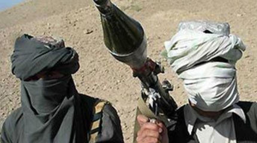 Taliban bir kasabanın halkını rehin aldı