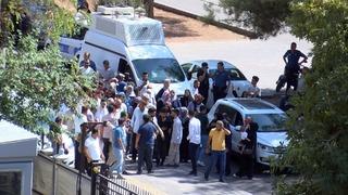 Aylık geliri 1 milyon TL'nin üzerinde! Randevucu 'Şeyh' serbest bırakıldı: Karşılamaya kalabalık bir grup geldi