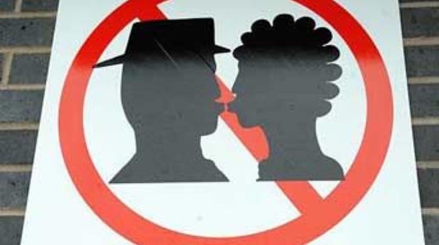 Tren istasyonunda ilgin&ccedil; yasak