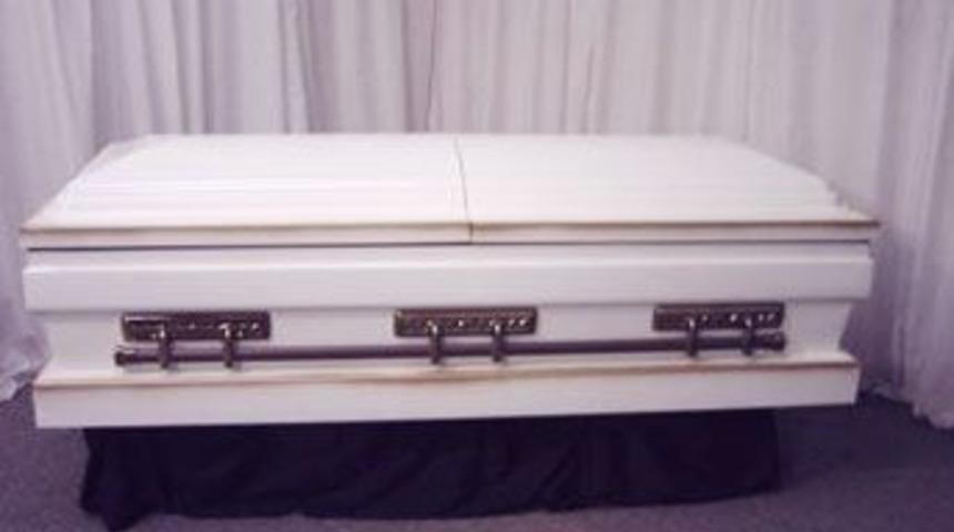 Tabutta g&ouml;zlerini a&ccedil;tı, su istedi