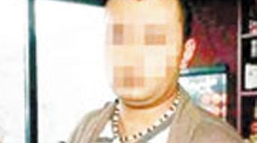 Kendisi su i&ccedil;ti, yarıştığı gence 44 tekila i&ccedil;irdi