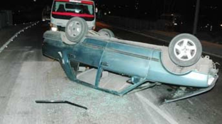 Polisten ka&ccedil;an ara&ccedil; kaza yaptı: 2 yaralı