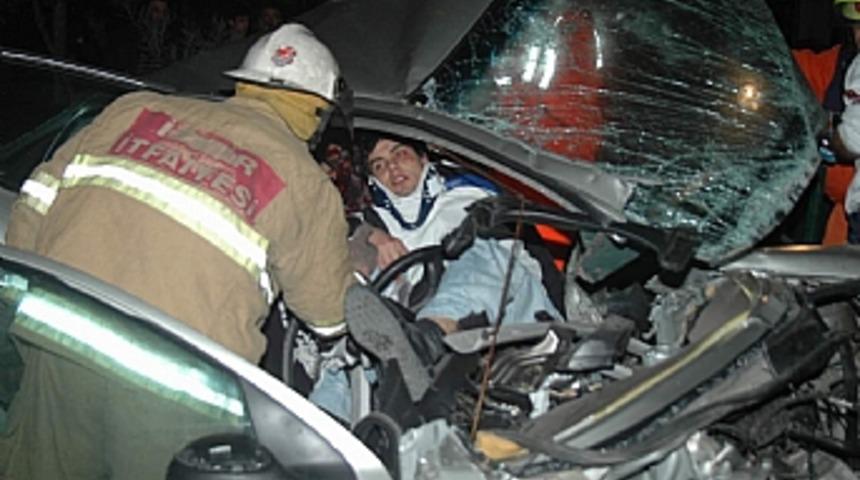 İzmir'de aşırı hız can aldı: 1 &ouml;l&uuml;