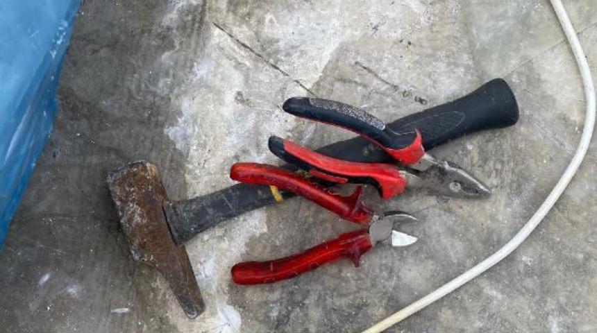 Suçüstü yakalanan hırsızlar: Değerli bir şey bulamadık