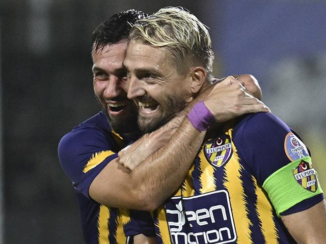 Caner Erkin'den inanılmaz gol! Eyüpspor zirvede kalmaya devam ediyor